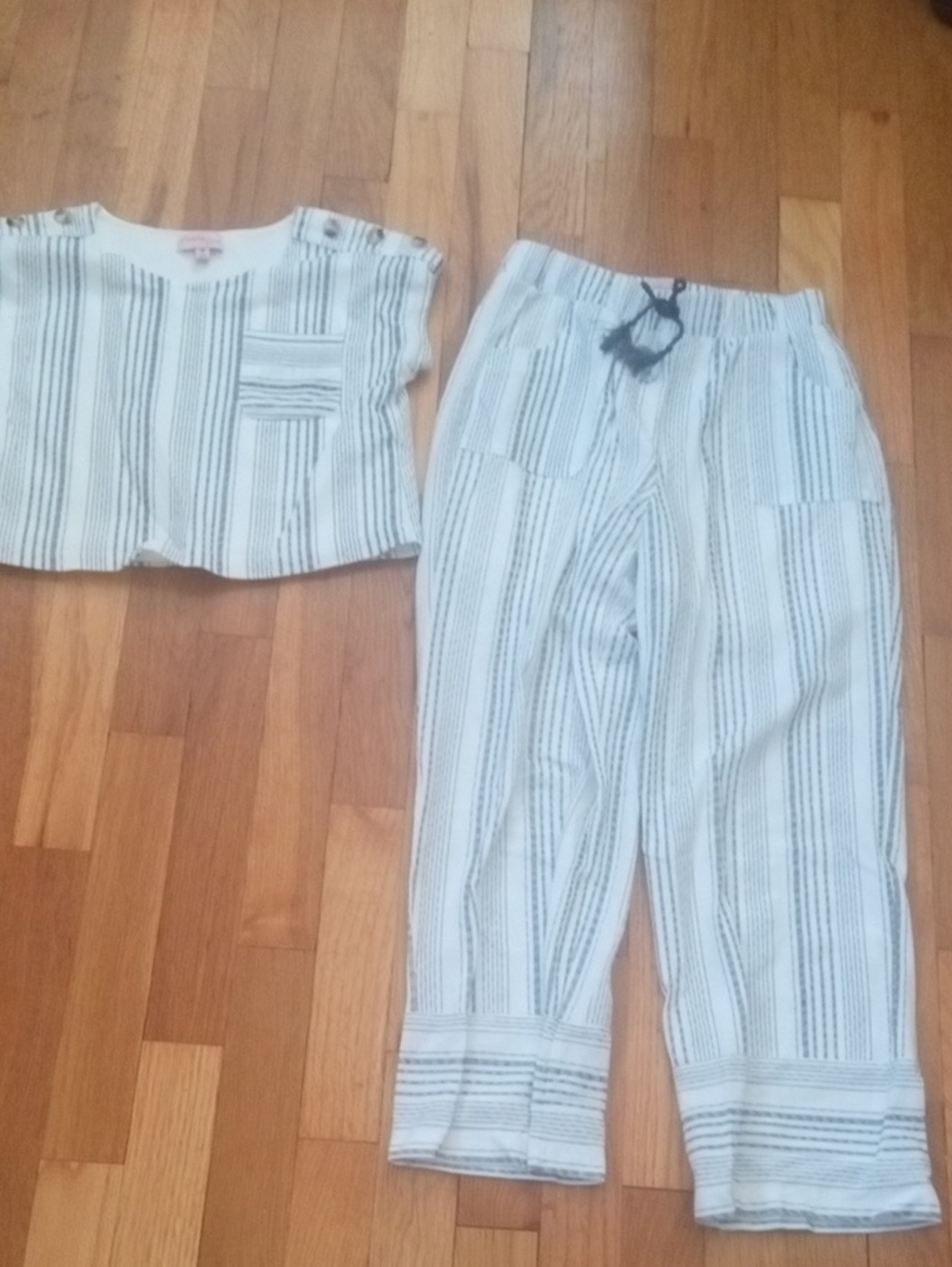 girl 8 2pc set blue white striped, top and pants